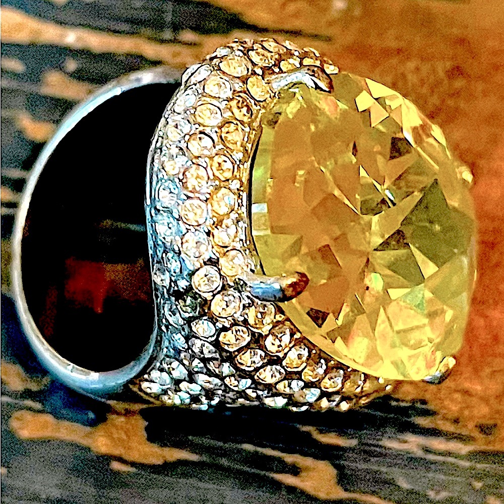 Sparkly, chunky and fabulous! yellow gemstone and silver ring! 6/7sz